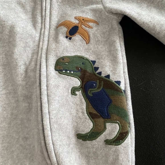 Carter’s footie - Picture 2 of 3